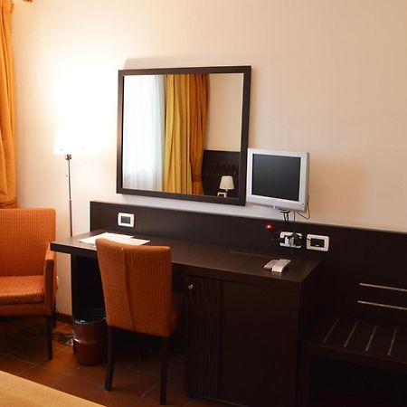 Beach Hotel Eurovil Predore Eksteriør bilde