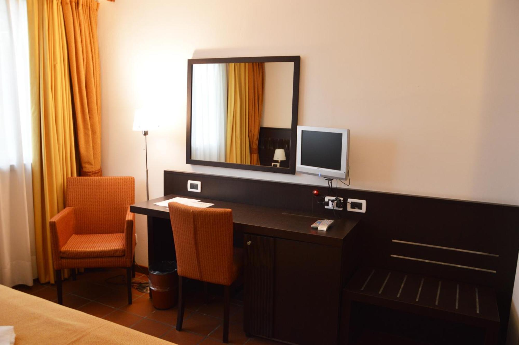 Beach Hotel Eurovil Predore Eksteriør bilde