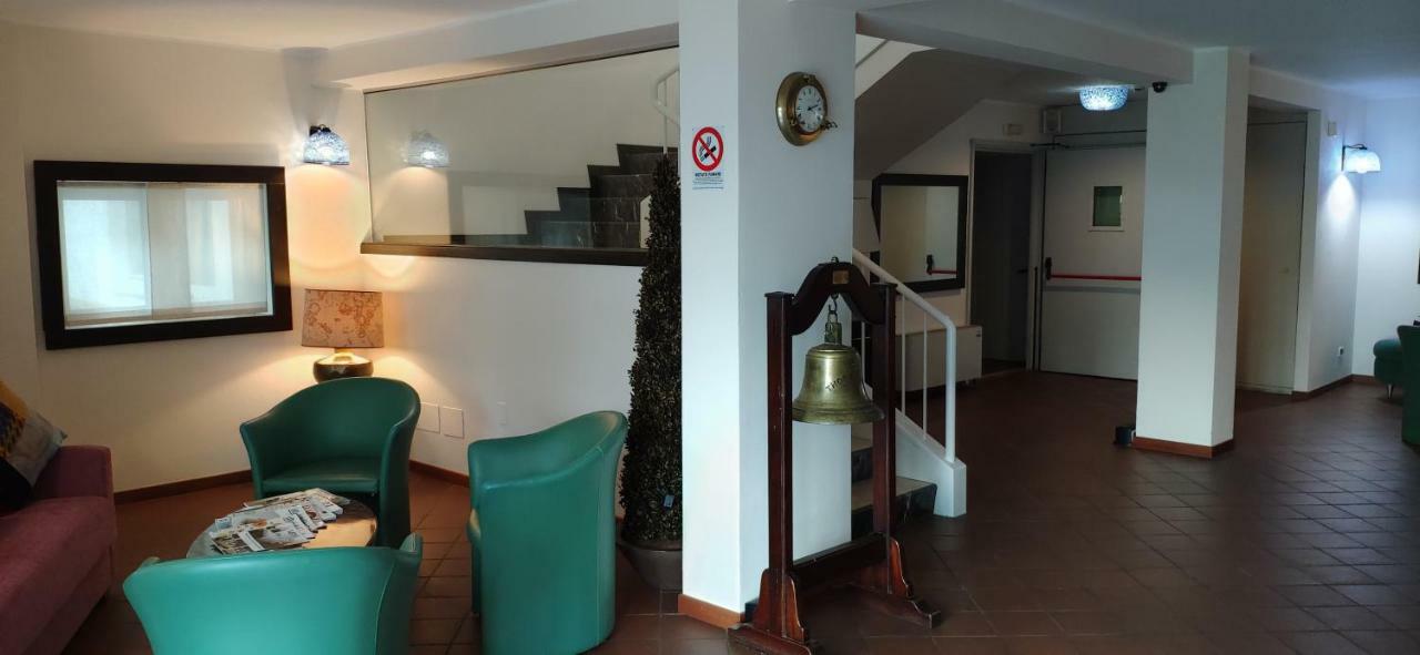 Beach Hotel Eurovil Predore Eksteriør bilde